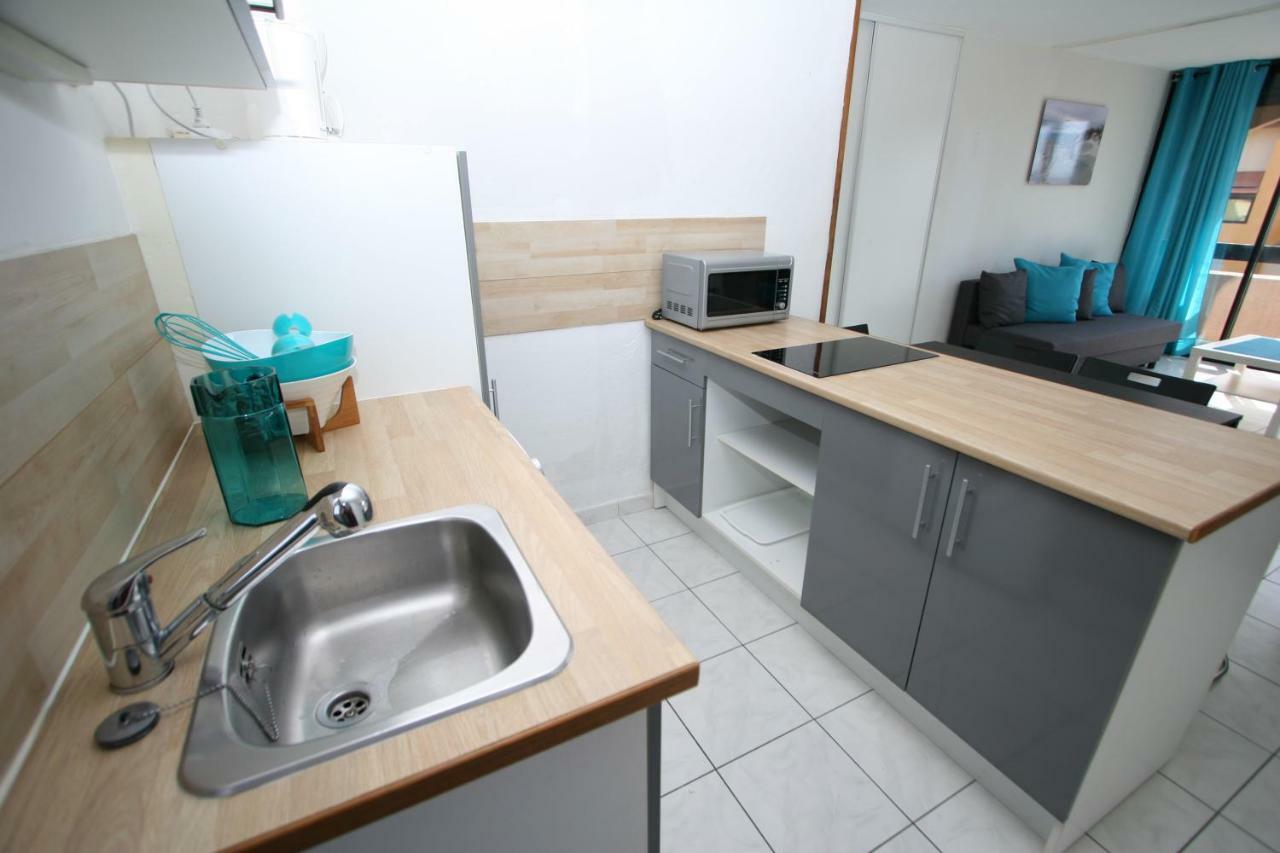 Front De Apartment